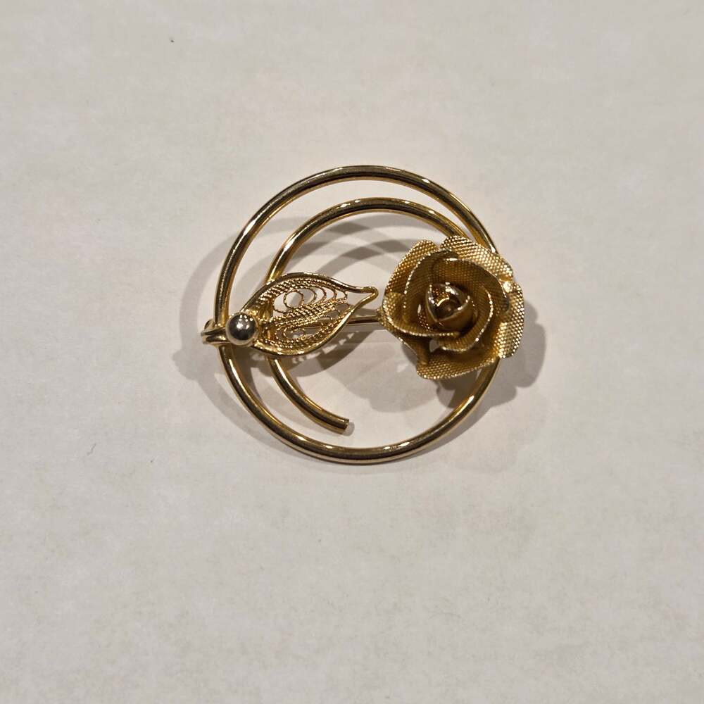 Sarah Coventry Gold Tone Promise Rose Circle Brooch Pin